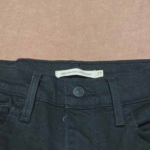 LIKE NEW - Very Black Levi’s Skinny Jeans - size 27 - Picture 2 of 3
